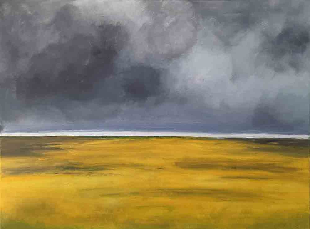 Wolken Landschaftsgemälde mit weitem Himmel und markanten, wolkenartigen Strukturen über sanften Hügeln in Ocker- und Grüntönen