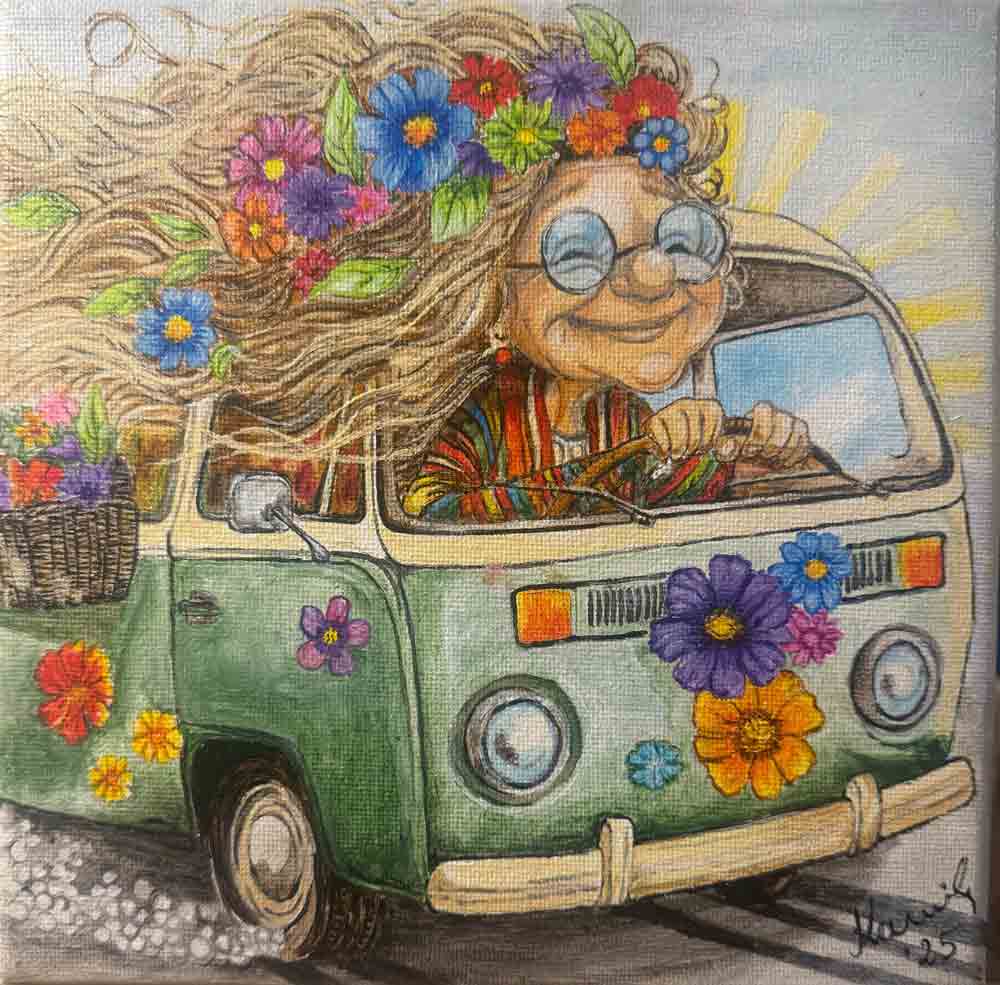 Illustratives Gemälde einer fröhlichen älteren Frau mit Blumen im Haar, die einen bunten VW-Bus fährt, der mit Blumen verziert ist.